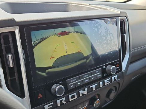 Used 2025 Nissan Frontier SV RWD image 14
