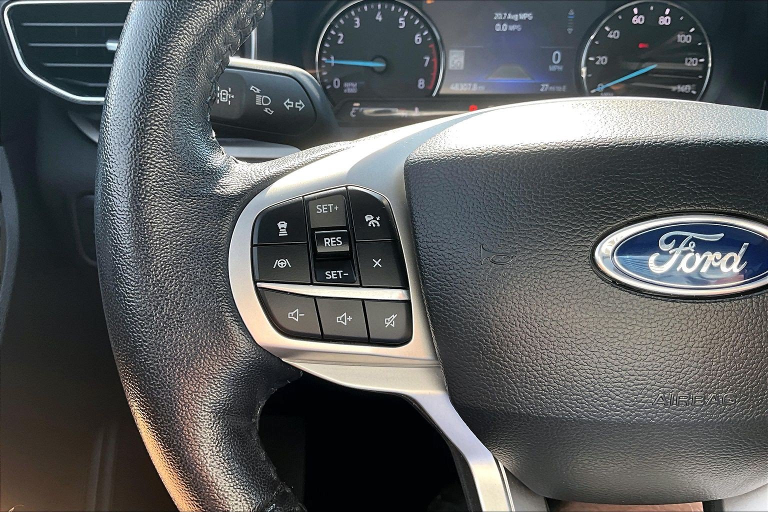 Used 2022 Ford Explorer XLT AWD/4WD image 23
