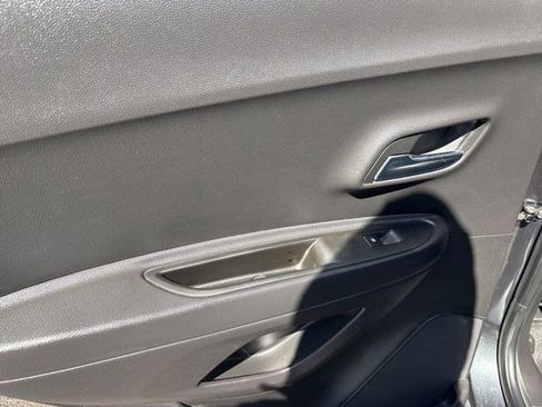 Used 2018 Chevrolet Trax LT w/ LT Convenience Package image 30