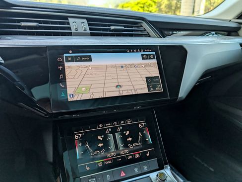 Used 2021 Audi e-tron Premium w/ Towing Package image 8