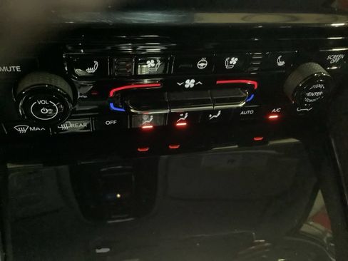 Certified 2023 Jeep Grand Cherokee Limited w/ Luxury Tech Group II AWD/4WD image 34
