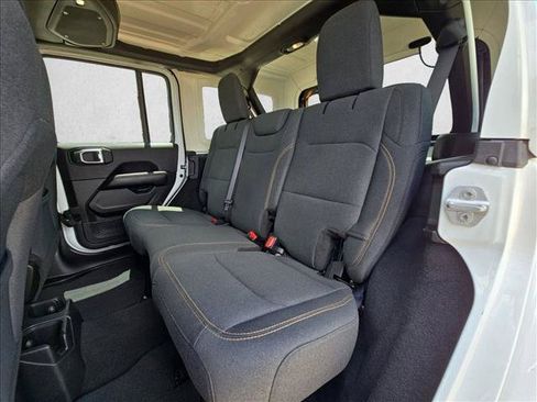 Used 2025 Jeep Wrangler Unlimited Sahara AWD/4WD image 18