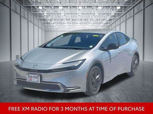Used 2025 Toyota Prius Plug-In Hybrid FWD image 4