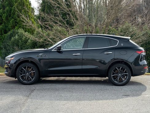 Used 2024 Maserati Levante GT Ultima image 3