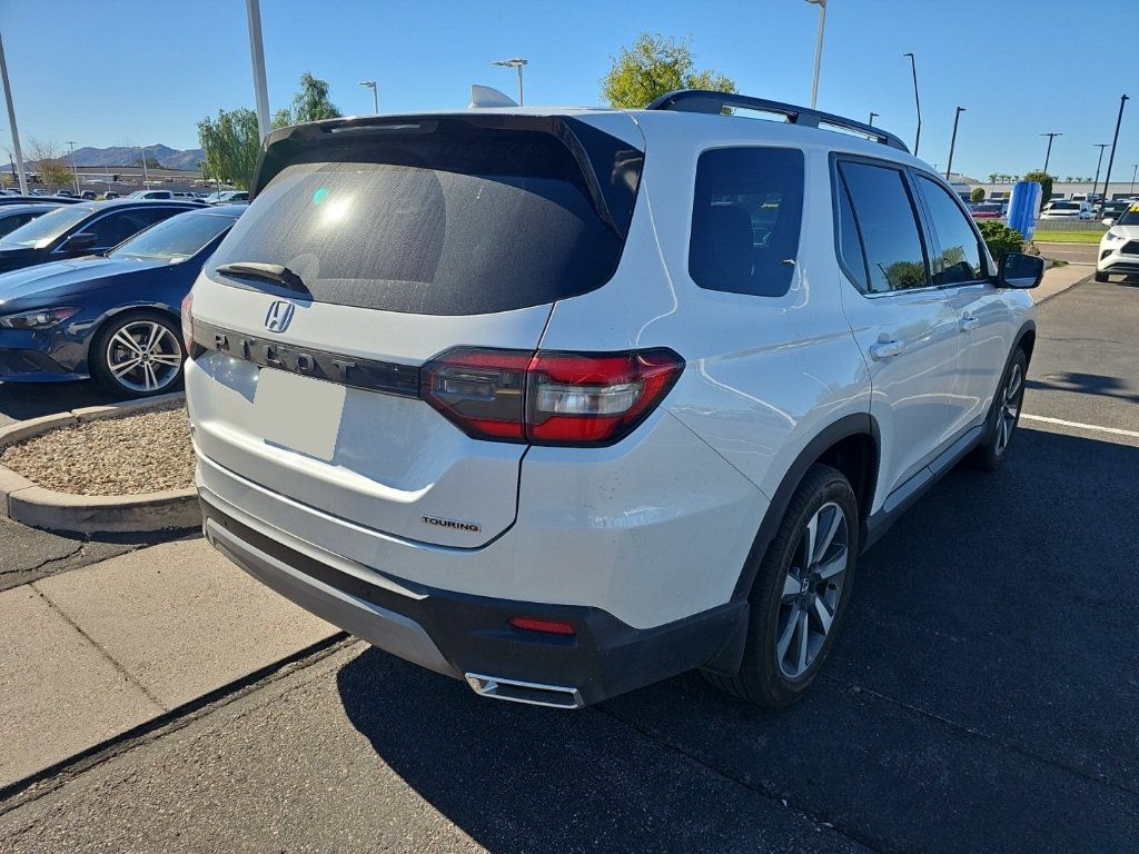 Used 2025 Honda Pilot Touring image 7