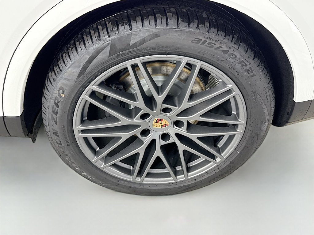 Certified 2026 Porsche Cayenne AWD/4WD image 32