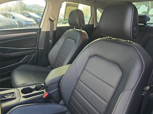 Used 2023 Volkswagen Jetta SE w/ Panoramic Sunroof Package FWD image 18