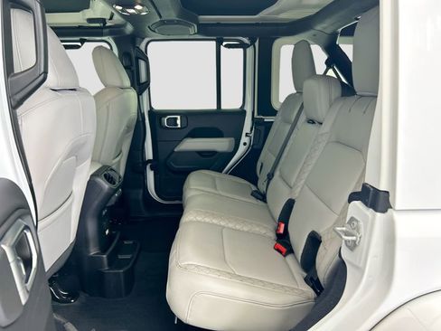 Used 2023 Jeep Wrangler Altitude image 20