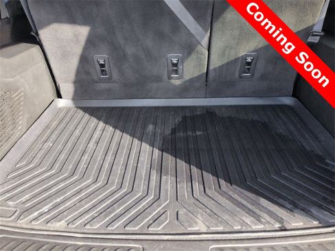 Used 2022 Chevrolet Suburban LT w/ Luxury Package image 35