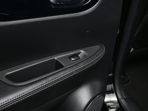 Used 2018 Nissan Rogue Sport SL w/ SL Premium Package image 17