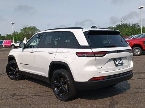 Used 2023 Jeep Grand Cherokee Altitude AWD/4WD image 24