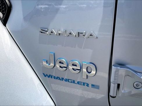 Used 2023 Jeep Wrangler Unlimited Sahara AWD/4WD image 31