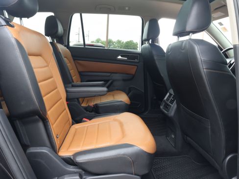 Used 2018 Volkswagen Atlas SEL Premium AWD/4WD image 16