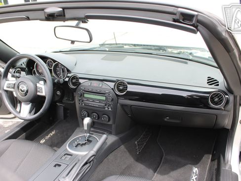 Used 2007 MAZDA MX-5 Miata Touring RWD image 12