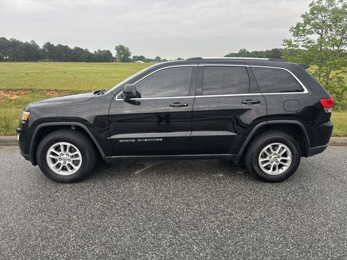 Used 2019 Jeep Grand Cherokee Laredo AWD/4WD image 7