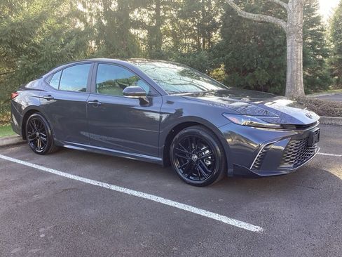 Used 2026 Toyota Camry SE image 7