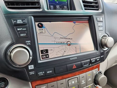 Used 2010 Toyota Highlander Limited AWD/4WD image 19