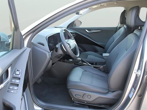 Certified 2024 Kia Niro Wind FWD image 13