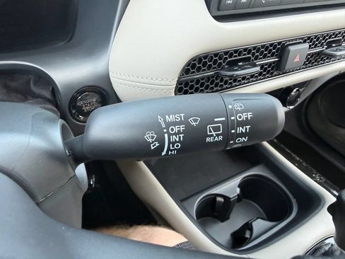 Used 2025 Honda HR-V LX image 18