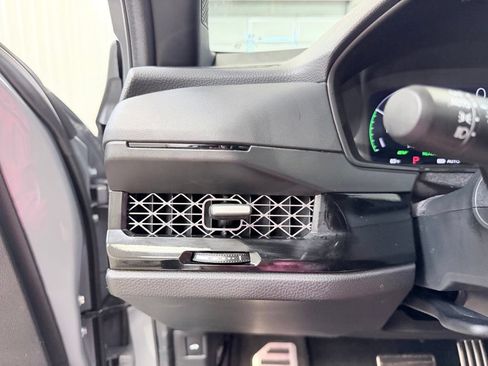 Used 2025 Honda Accord Sport image 30