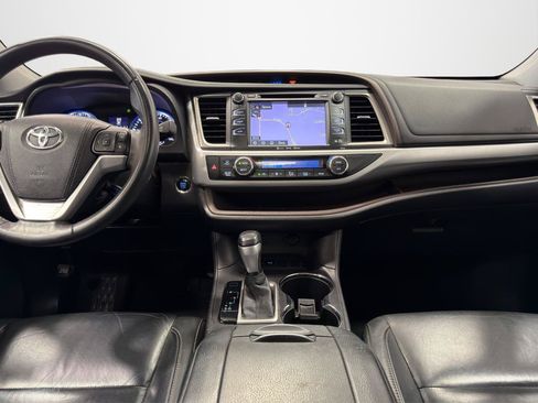 Used 2016 Toyota Highlander XLE FWD image 17