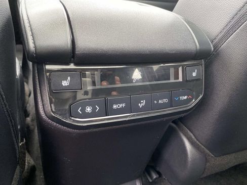 Used 2024 Toyota Highlander Platinum AWD/4WD image 13