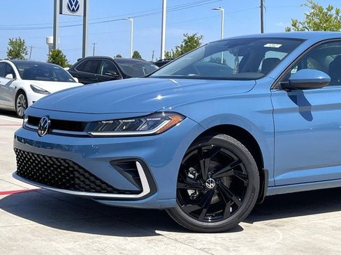 New 2025 Volkswagen Jetta SE image 2