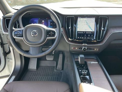 Used 2023 Volvo XC60 B5 Plus w/ Climate Package AWD/4WD image 4