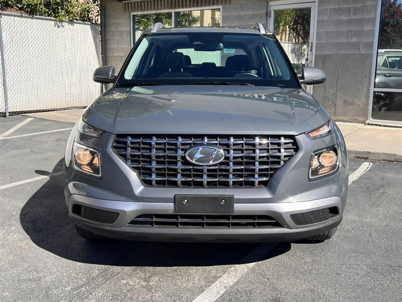 Used 2025 Hyundai Venue SEL FWD image 2