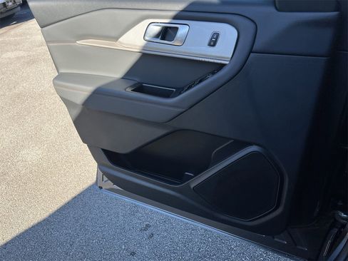 New 2025 Ford Explorer Active w/ Active Comfort Package image 15