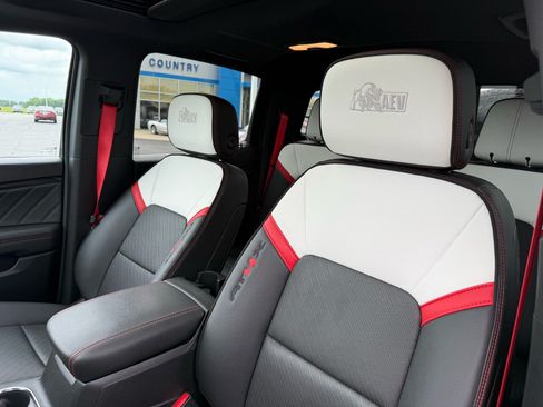 Used 2024 GMC Canyon AT4X w/ AT4X AEV Edition AWD/4WD image 15