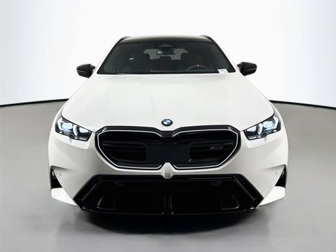 New 2027 BMW M5 Touring AWD/4WD image 2