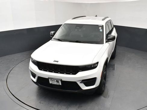 Used 2023 Jeep Grand Cherokee Altitude image 14