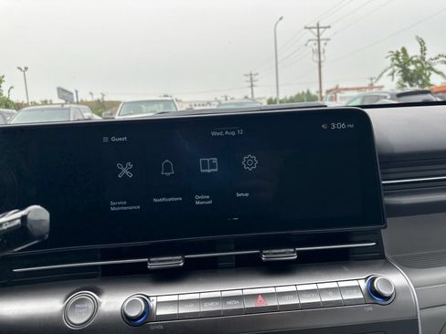 Used 2025 Hyundai Kona SEL AWD/4WD image 48