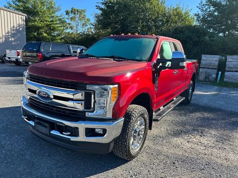 Used 2017 Ford F250 XLT w/ XLT Premium Package AWD/4WD image 2