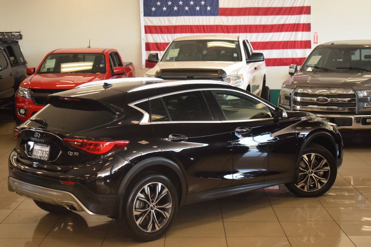Used 2018 INFINITI QX30 Premium w/ Navigation Package AWD/4WD image 7
