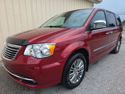 Used 2014 Chrysler Town & Country Touring-L w/ Driver Convenience Group FWD image 13