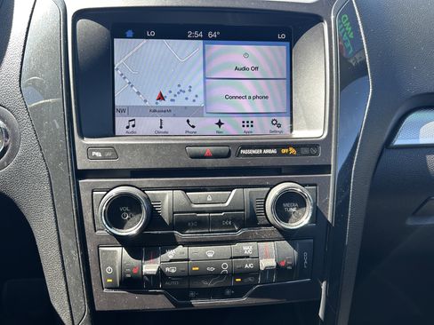 Used 2017 Ford Explorer XLT w/ XLT Technology Feature Bundle AWD/4WD image 21