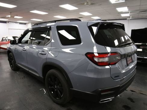 Used 2025 Honda Pilot Black Edition image 40