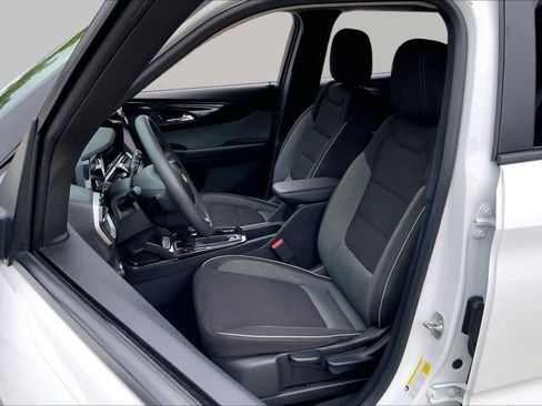 Used 2025 Chevrolet TrailBlazer LT AWD/4WD image 8