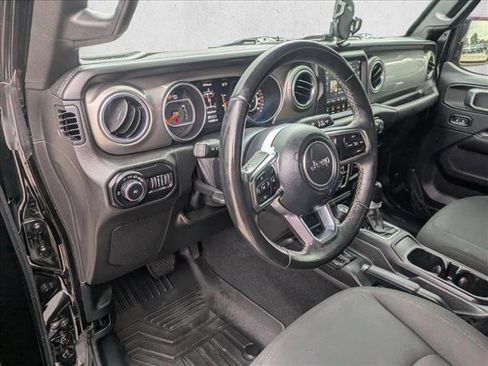 Used 2018 Jeep Wrangler Unlimited Sahara image 9