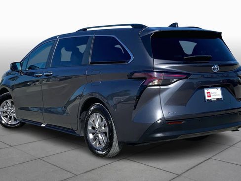 Used 2025 Toyota Sienna XLE image 11