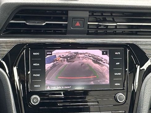 Used 2020 Volkswagen Passat 2.0T R-Line image 15