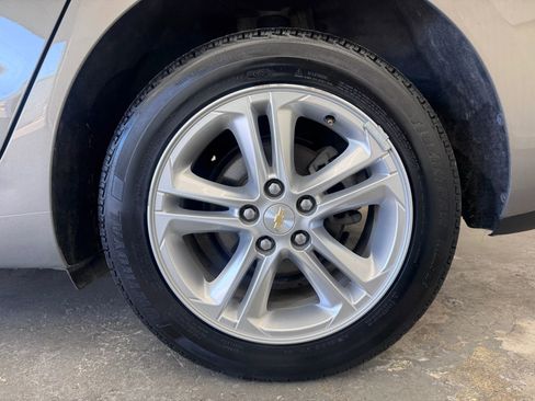 Used 2018 Chevrolet Cruze LT w/ Convenience Package image 14