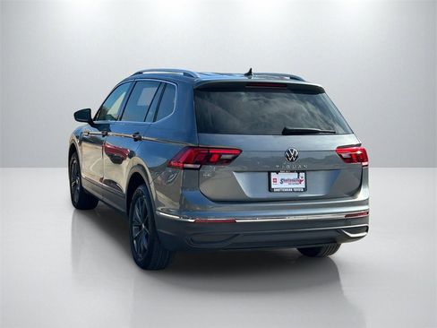 Used 2023 Volkswagen Tiguan SE image 7