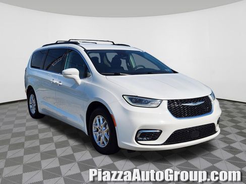 Used 2022 Chrysler Pacifica Touring-L FWD image 1