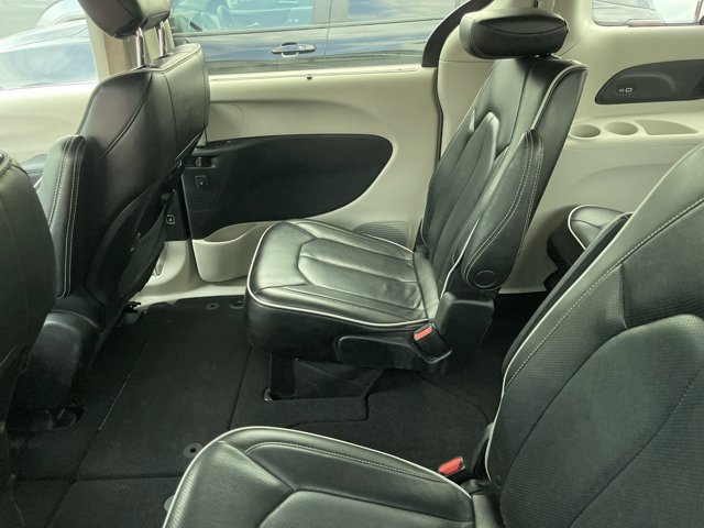 Used 2023 Chrysler Pacifica Limited FWD image 9