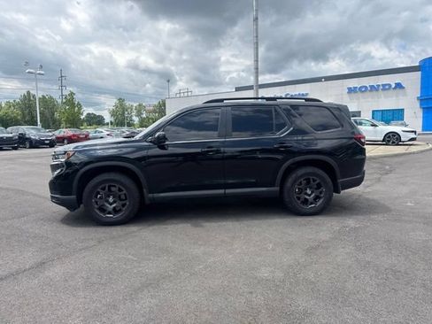 Used 2025 Honda Pilot TrailSport image 15
