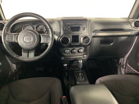 Used 2017 Jeep Wrangler Unlimited Sport w/ Connectivity Group image 31