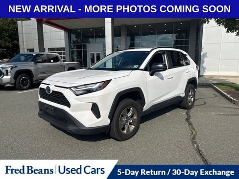 Used 2024 Toyota RAV4 LE AWD/4WD image 8